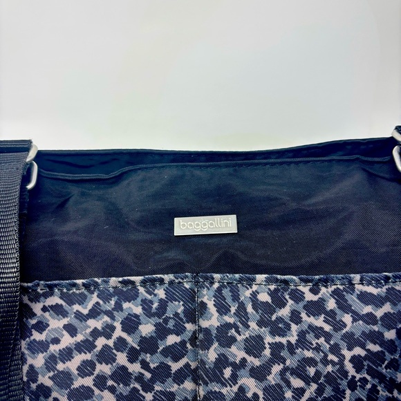 Baggallini Black and Gray Leopard Shoulder Bag - Picture 1 of 8